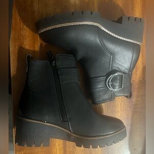 NWOB Blondo Womens Black Echo Nubuck Waterproof Round Toe Ankle Boots Size 7